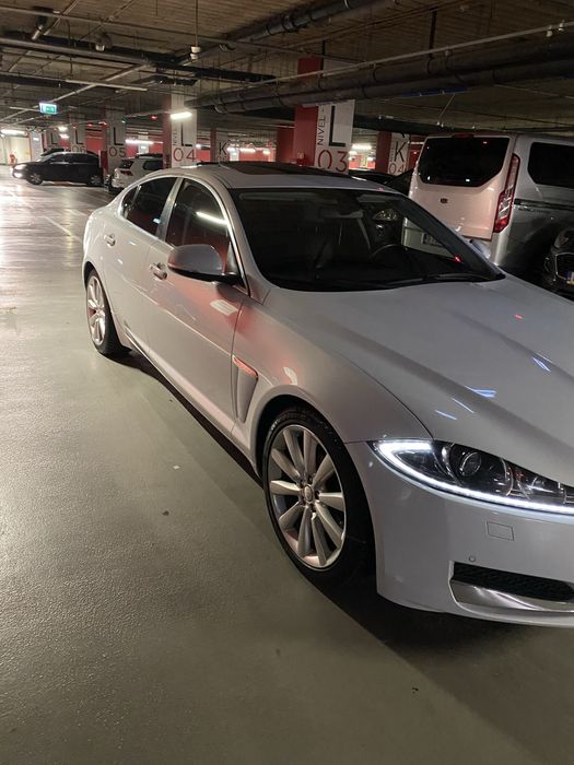Vand Jaguar XF 2.2 D/09.2015
