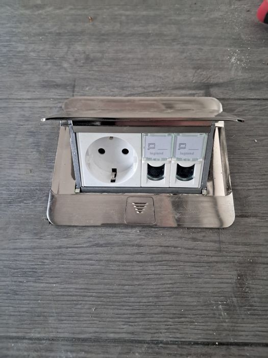 Electrician instalatii electrice