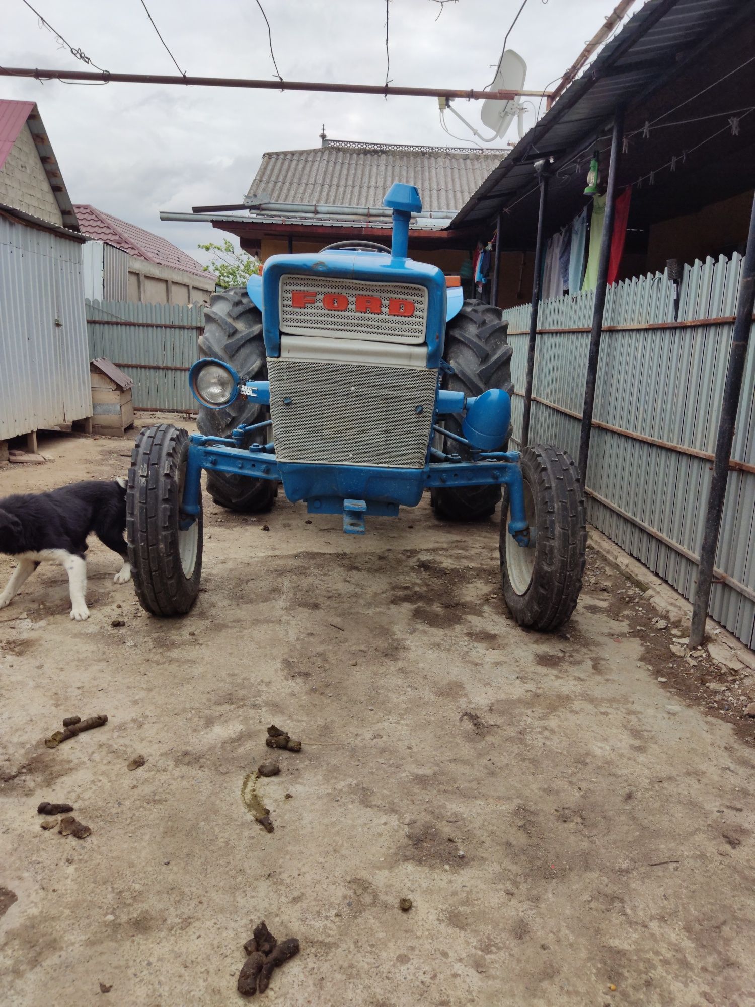 Tractor cu toate utilajele