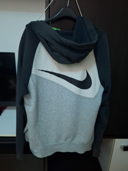 Tricou dsquared mărimea s și hanorac Nike mărimea s se vând ambele
