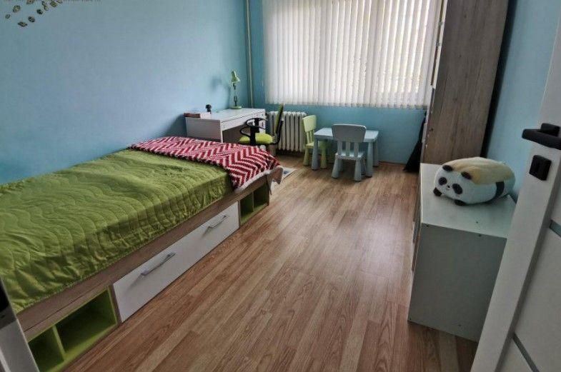 Тристаен апартамент под наем в ж.к. Стрелбище, 2213281