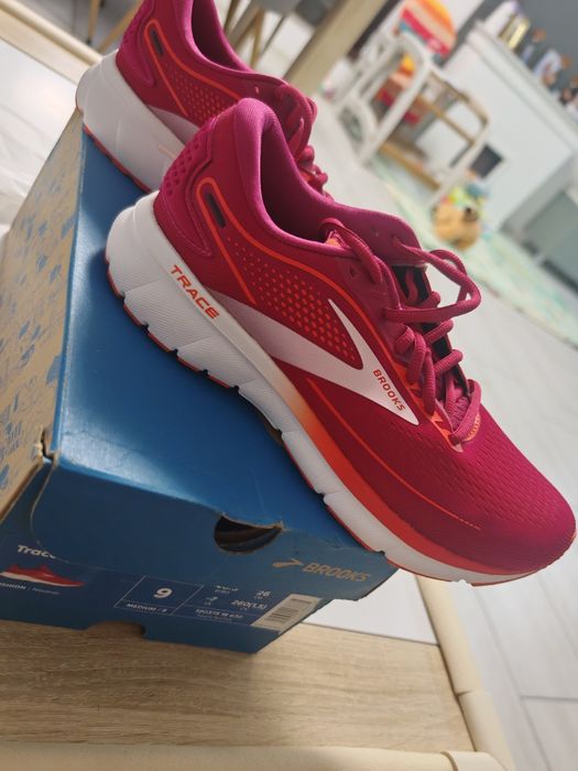 Vând adidași de alergare Brooks Trace 2