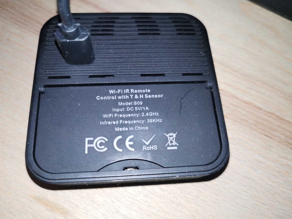 Telecomanda IR Smart Life Tuya cu senzor de Temperatura si Umiditate