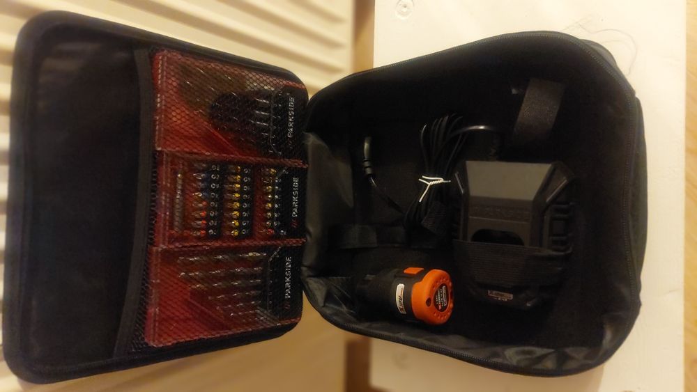 Trusa panza Parkside cu acumulator, incarcator, burghie, biti