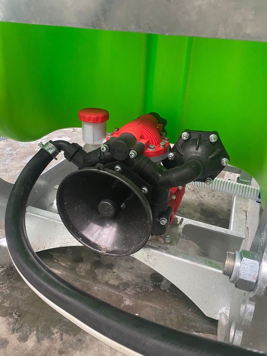 Met erbicidat Tolmet 800 l x12m x3 diuze . Pulverizator . Semanatoare