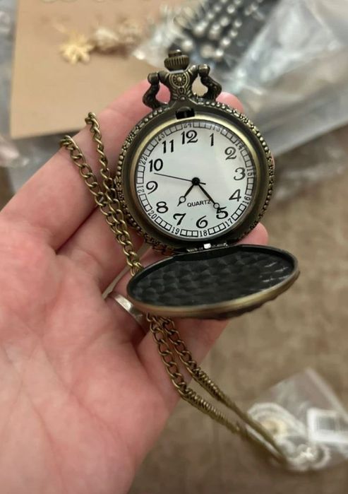 Новые часы на цепочке