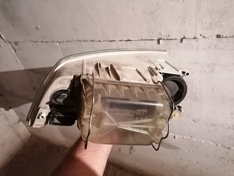 Far stânga Skoda Octavia 2