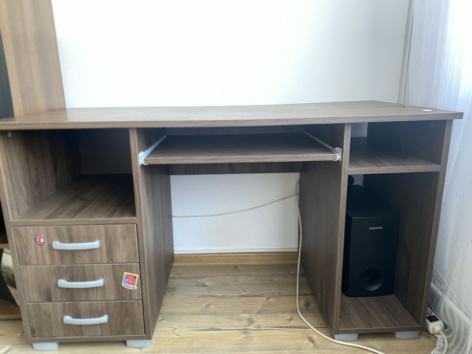 Vand birou , folosit foarte putin.