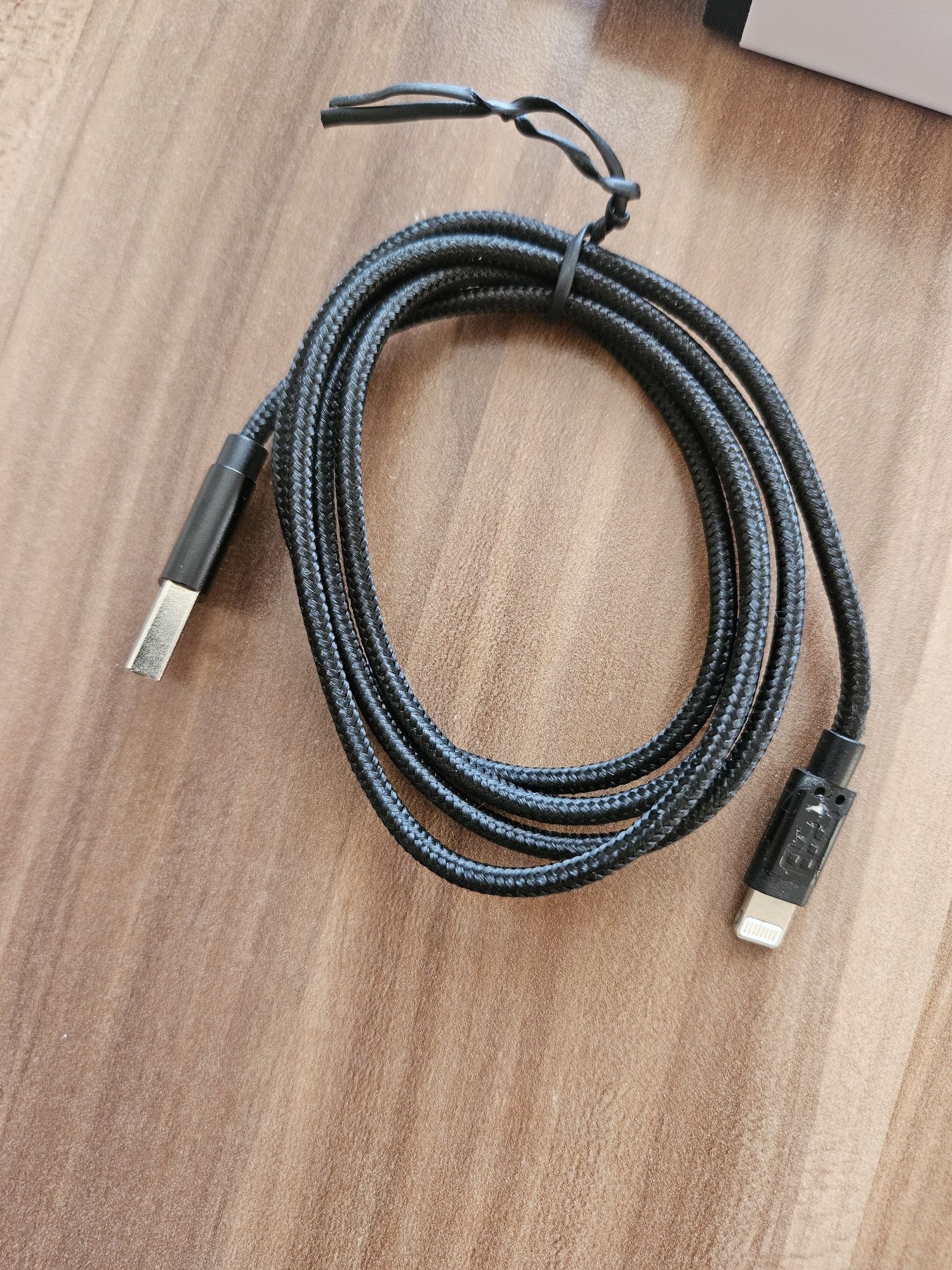Кабели за телефони GSM различни видове и захранване USB type A Iphone