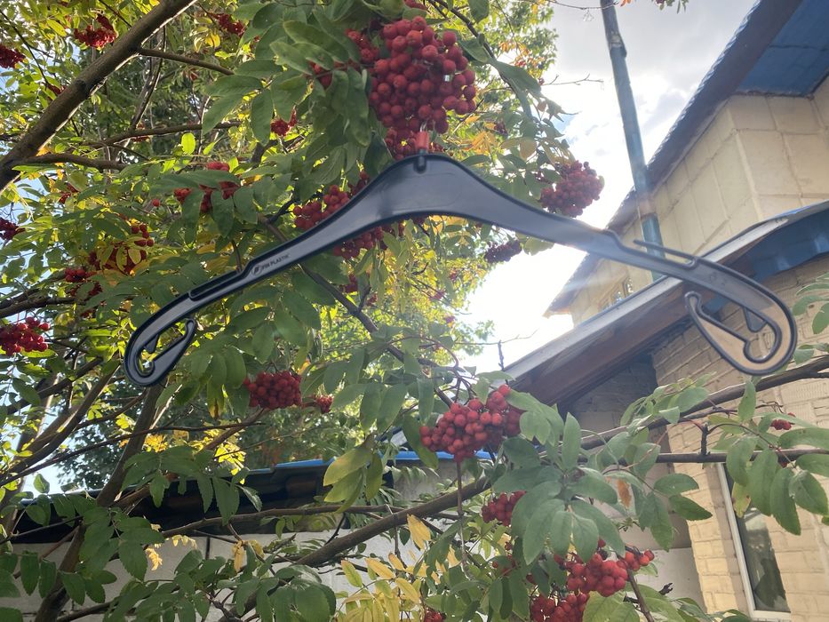 Вешалка. Пластик. Б/у в количестве 100шт , 50 тг шт