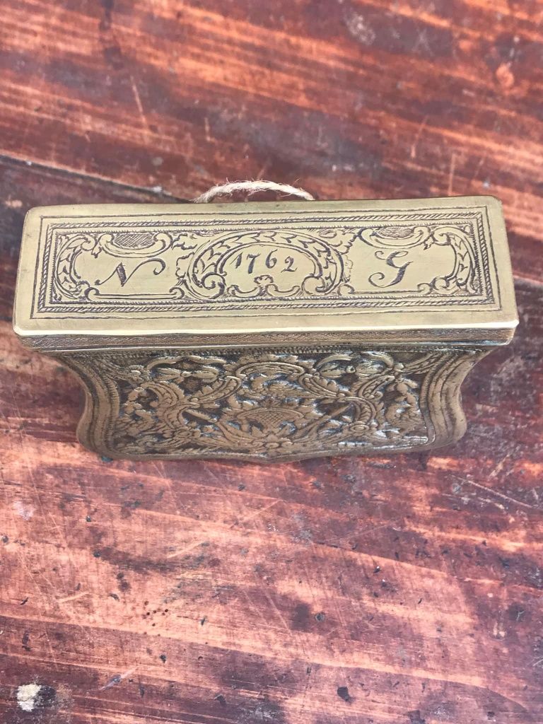 Recipient de praf de pusca din bronz anii 1762