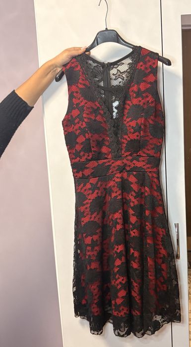 Дантелена рокля!