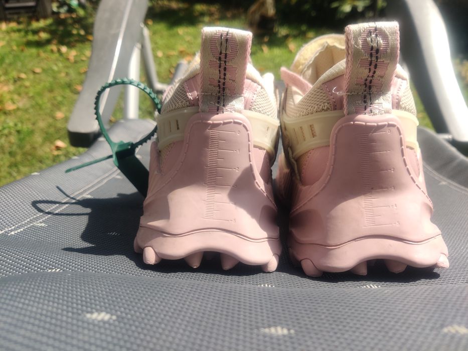 Se vinde Off-White Odsy Nr.40