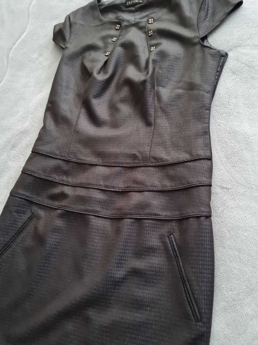 Стилна черна рокля