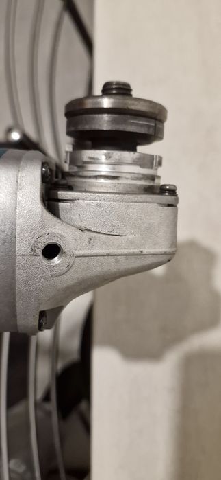 Vând polizor Makita 9558 HNR- disc  125cm