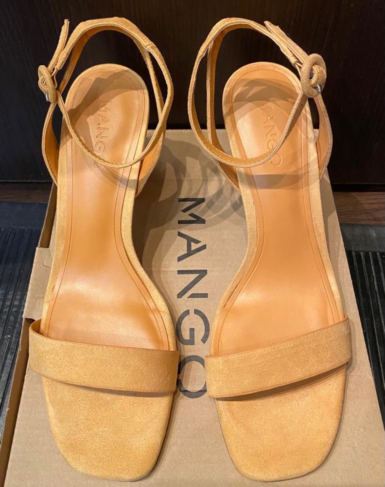 Продам босоножки Mango 38 размера на удобном каблуке новые!
