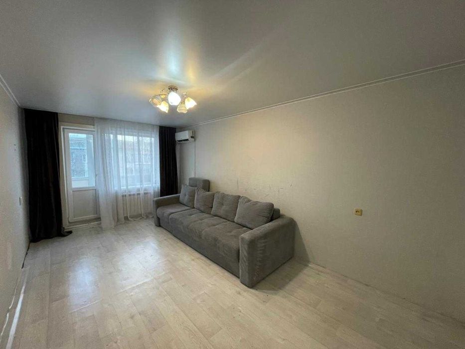 2 комн кв  район  8 школы