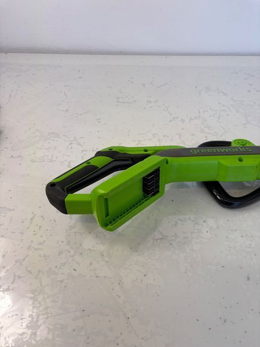 Tăietor de iarbă Greenworks 40V cu roată pentru grădini mici