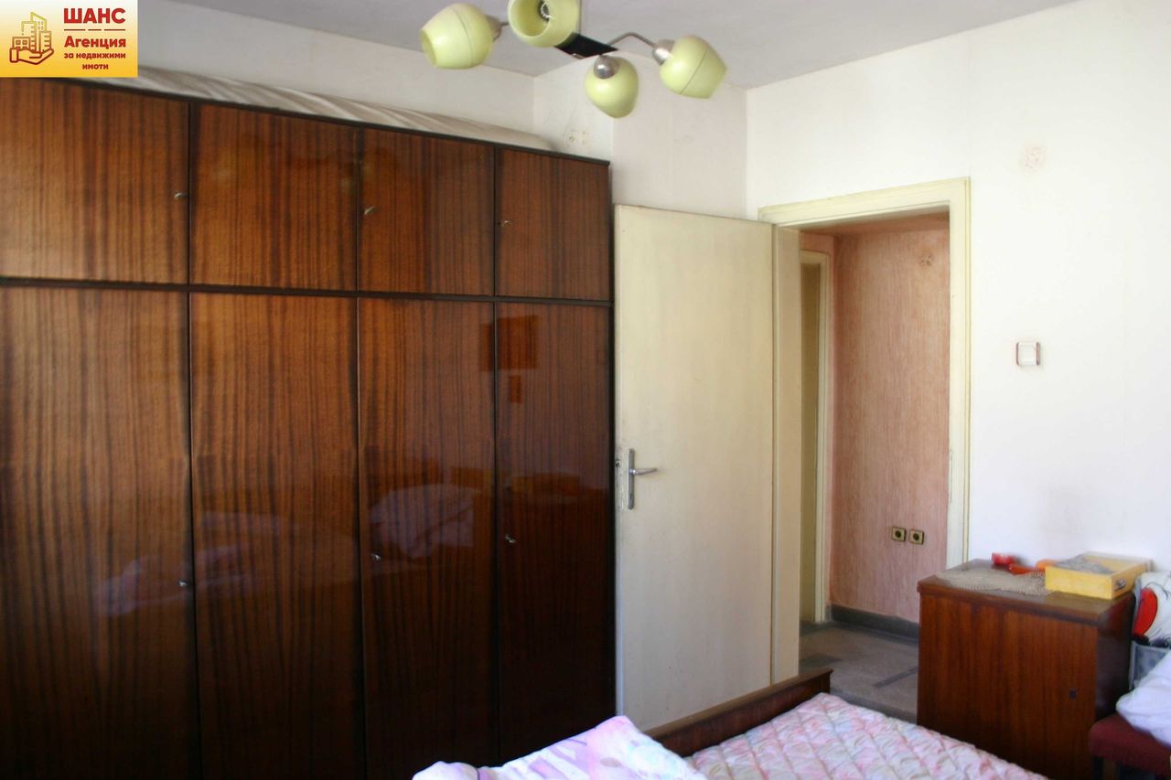 Продава се Тристаен апартамент в Плевен, Идеален център - 105 кв.м за 1334 €/кв.м - Снимка #7