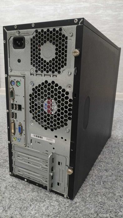 Брендовый компьютер HP Core i3 6100, В отличном состоянии.
