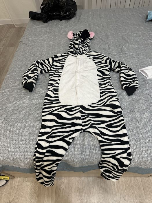 Продам детский новогодний костюм Зебра