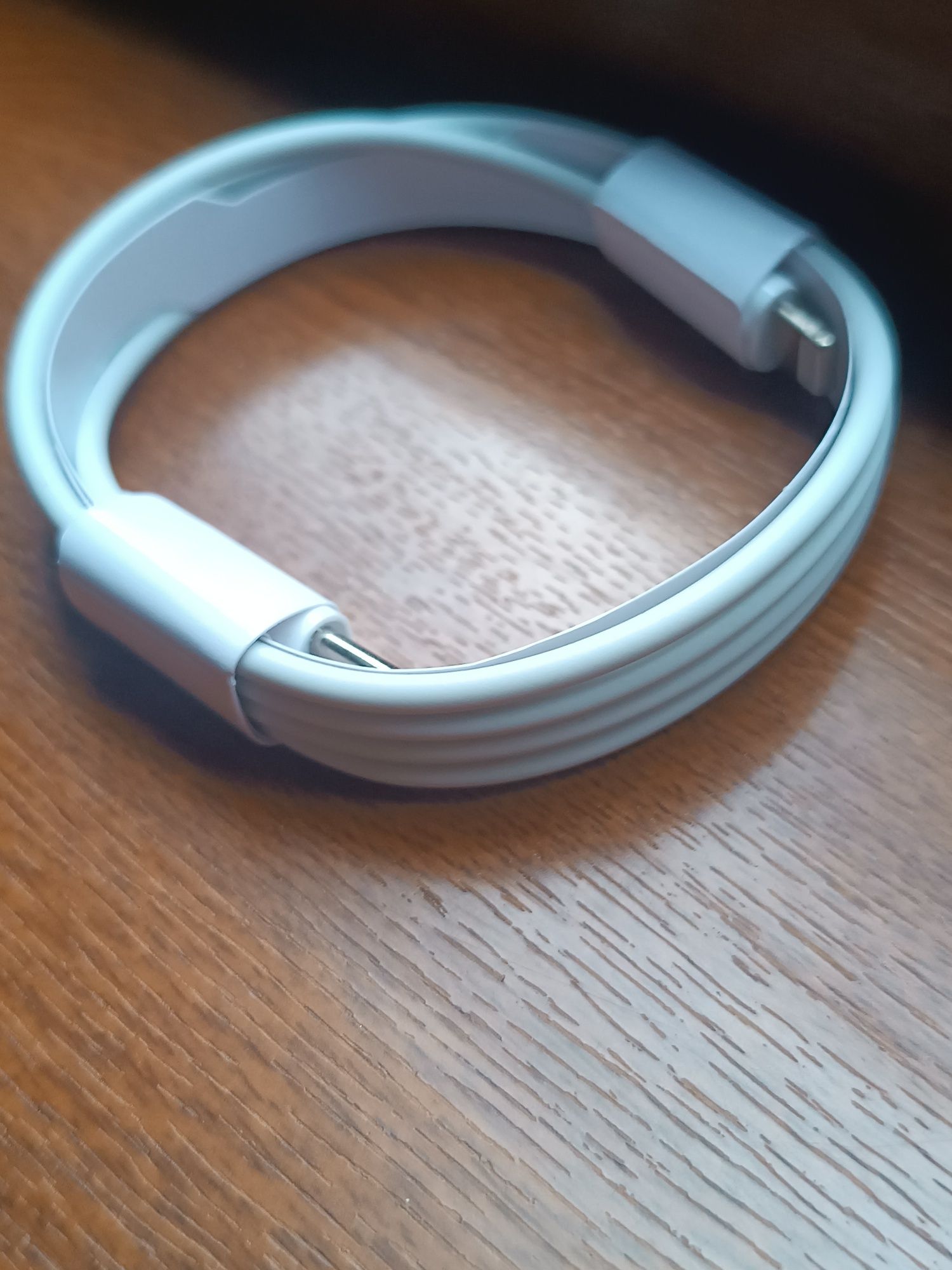 Продам щнур от AirPods оригинал
