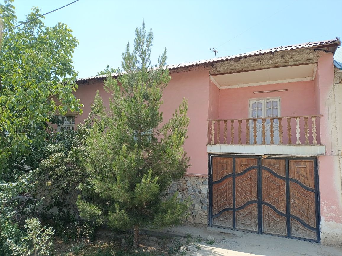 Navoiy eski shahar Argʻunda 6 soʻtixli hovli sotiladi