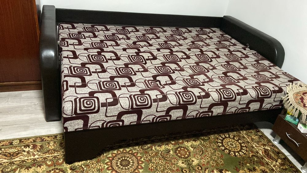 Canapea extensibilă cu ladă de depozitare – TG-Mureș, Str. Someșului