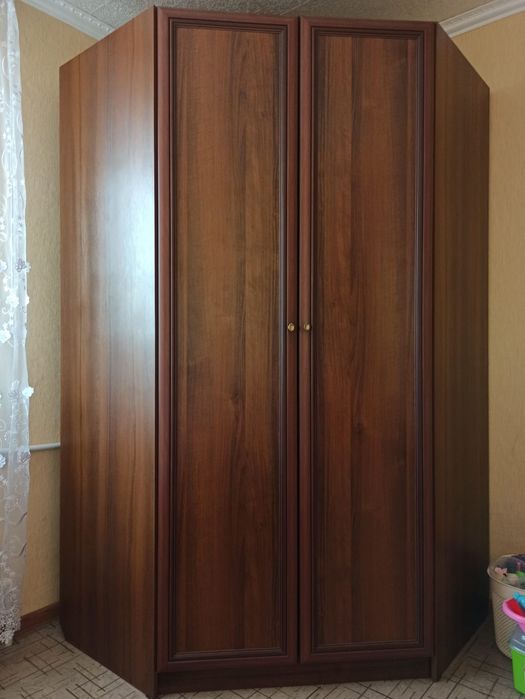 Срочно шкаф угловой