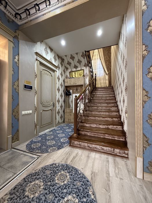 6,7 соток 6 хона сифатли қурилган авторский проэктдаги ховли сотилади!