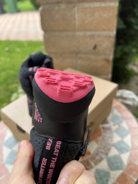 Vând cizmulie fetite Adidas marimea 21