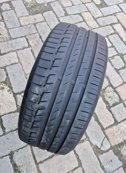 O bucată 225/45 R17 vară - una Continental