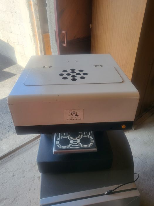 Принтер за рисуване върху кафе и млечни продукти