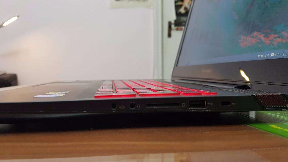 Laptop Lenovo IDeaPad Y50-70 cu procesor Intel Core i7 nvidia gtx 860