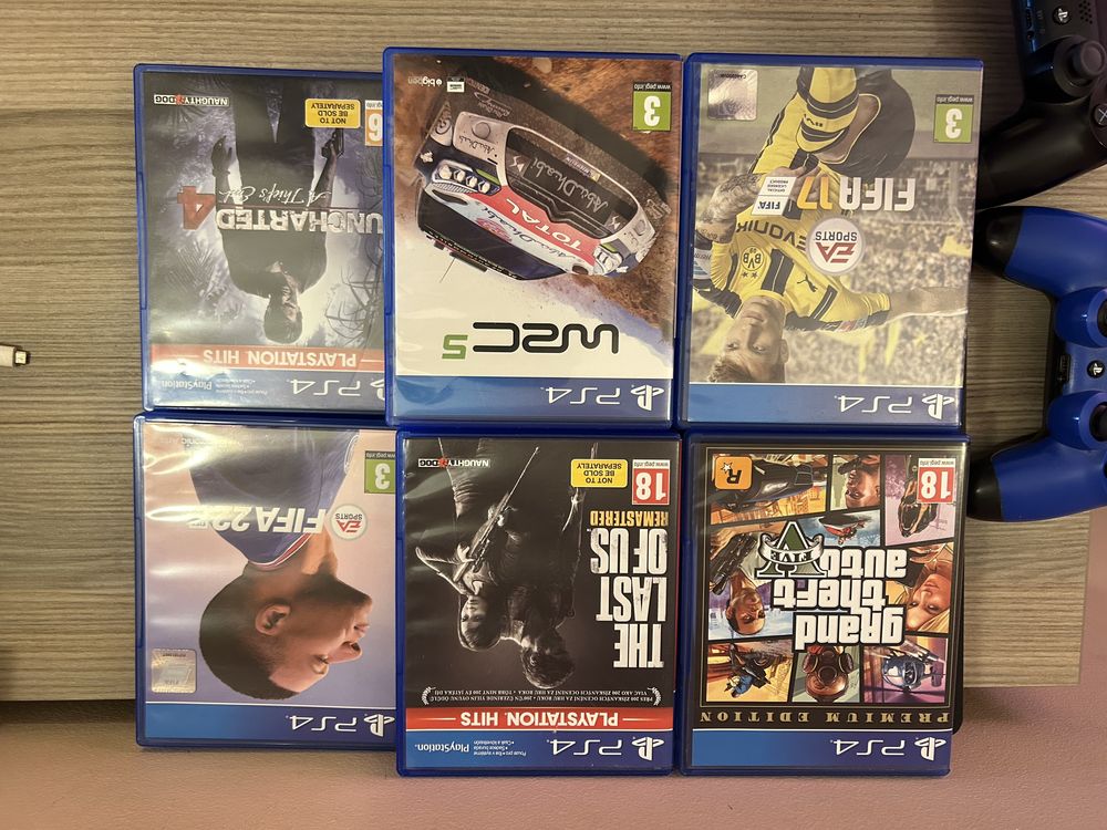 Продавам Playstation 4 SONY