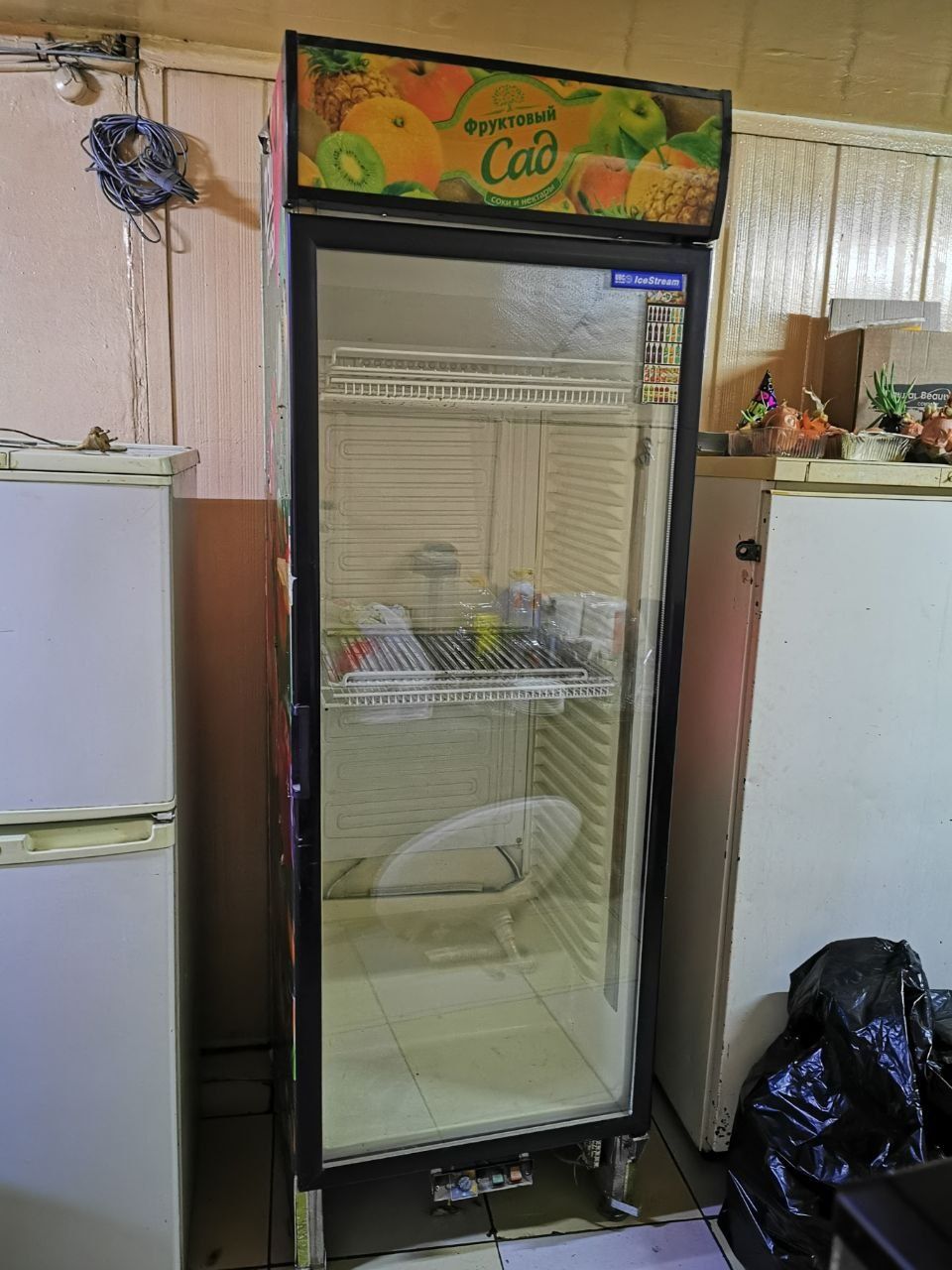 Продам холодильник ветрина