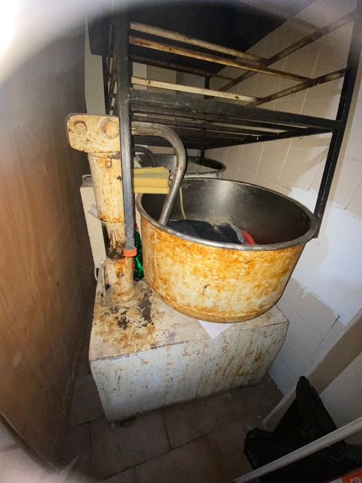 Продавам фурна и миксер за приготвяне на закуски