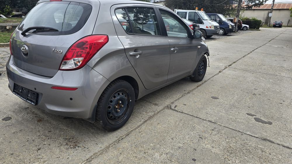 Vând hyundai i20 avariat