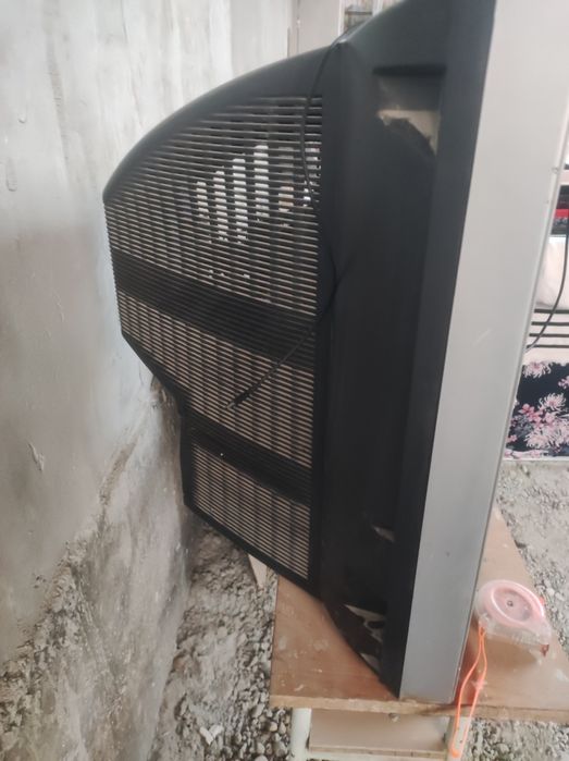 Sony tv ishleydi korpusda singan  joyi bor