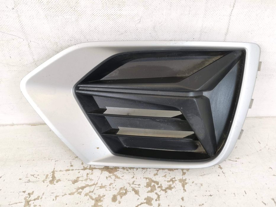 Ауди Q3 / Audi Q3 [ - ] Оригинална дясна решетка на проектора в добро