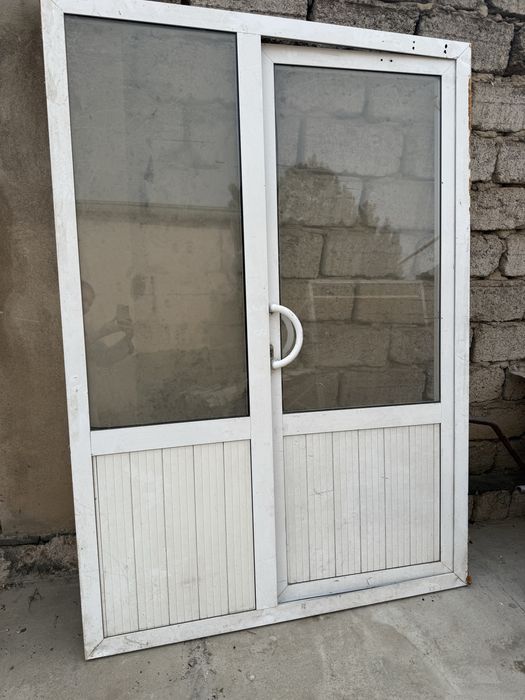 Продаётся пластиковая дверь (раздвижная)