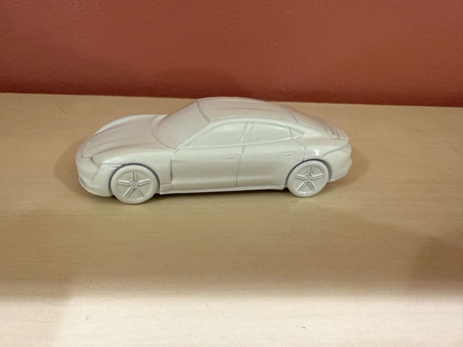 Колекционерска метална количка Porsche Taycan 1:43