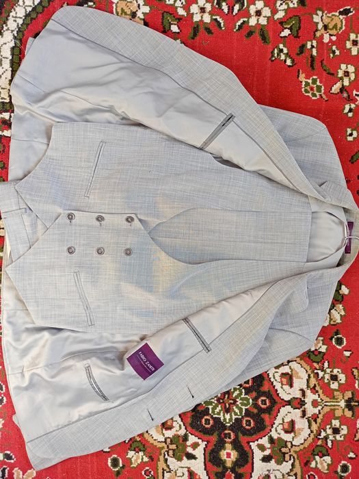 Продается костюм