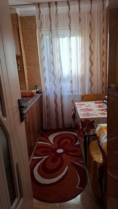 Inchiriez apartament 2 camere etaj 2