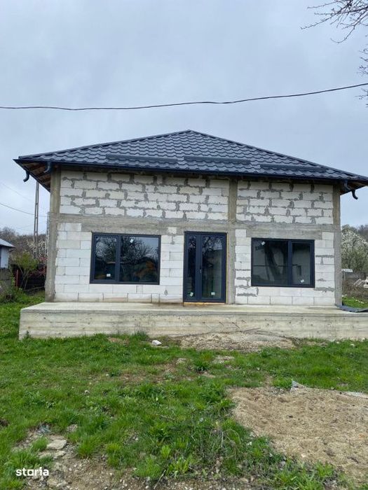 Vanzare casa la gri in comuna Tatarani, jud. Dambovita