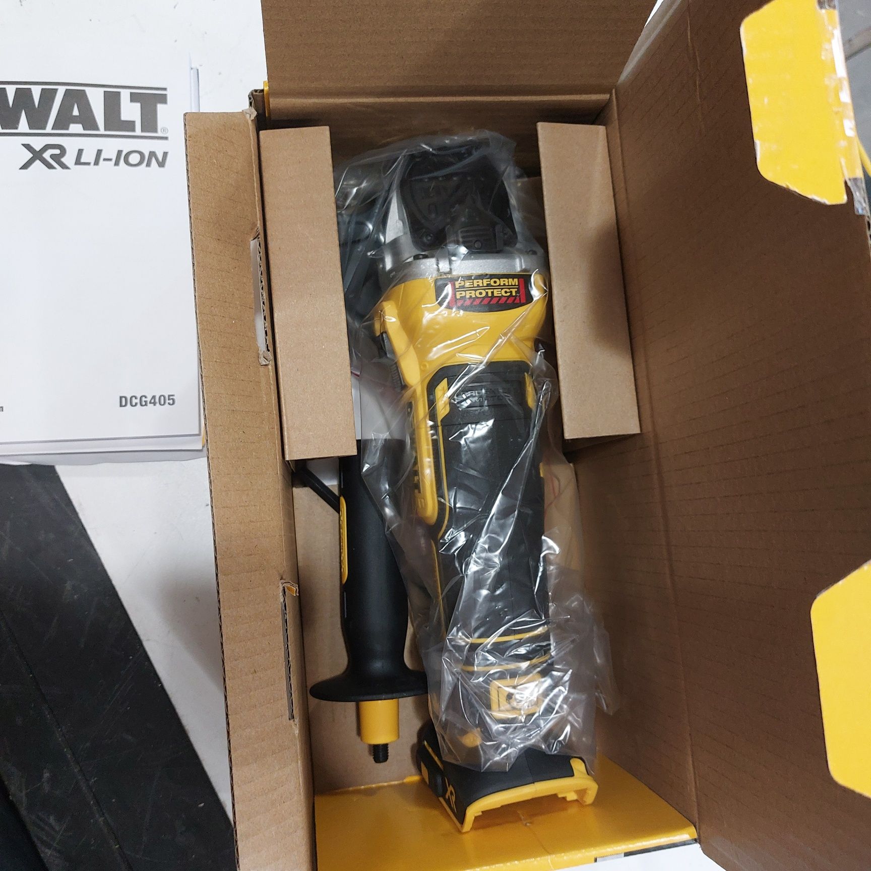 НОВ безчетков акумулаторен ъглошлайф Девалт Dewalt DCG405 18V