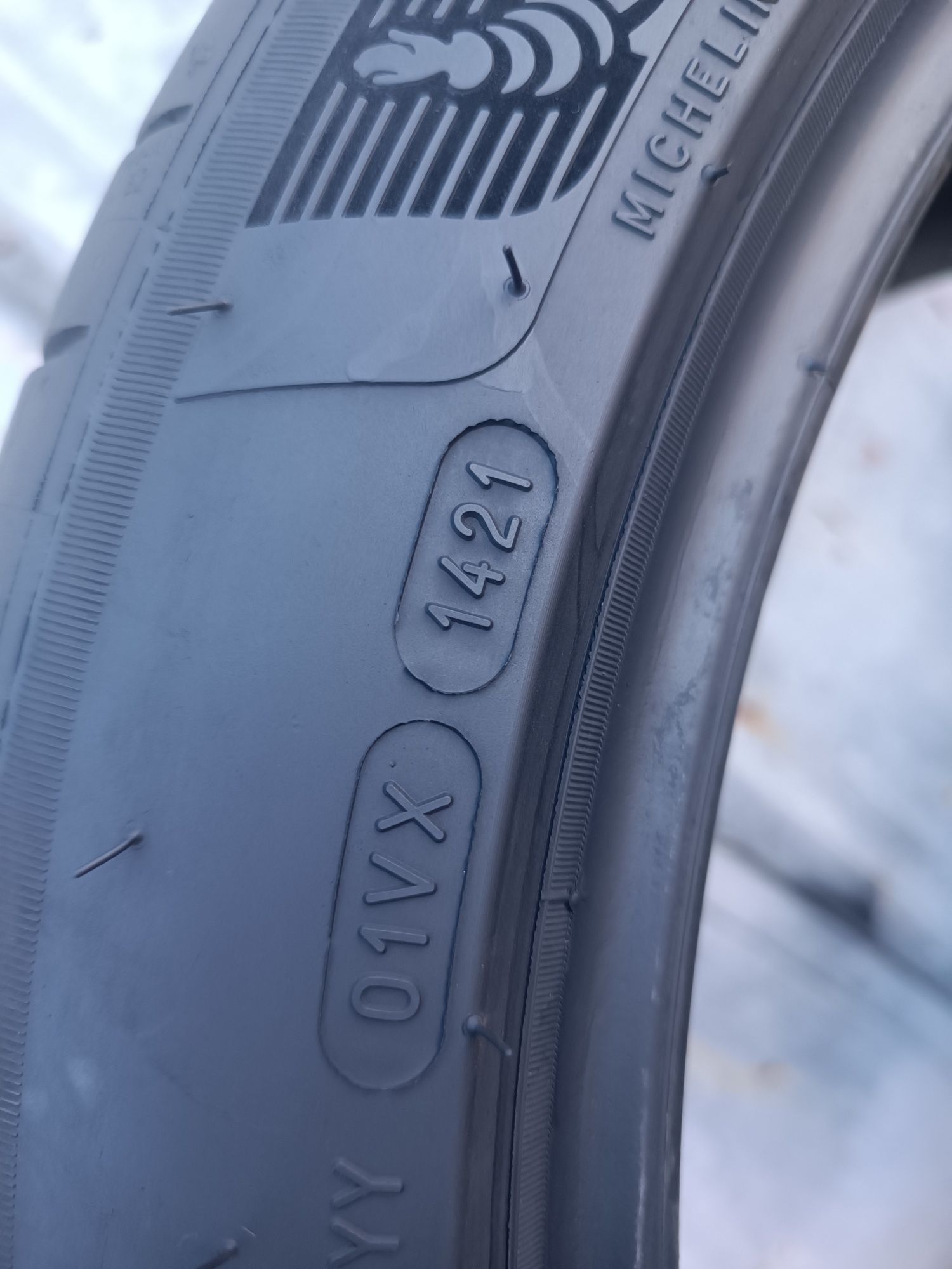 275/40/19 Michelin