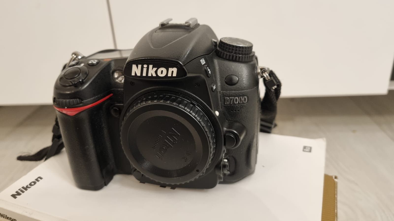 Nikon D7000 DSLR - Body + 1 baterie extra