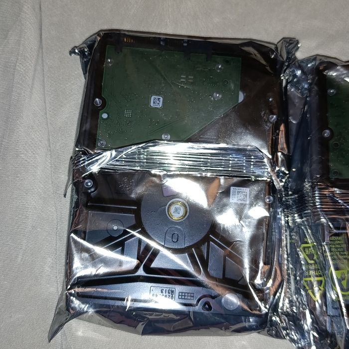 Vând HDD 2 TB  seagate skyhawk