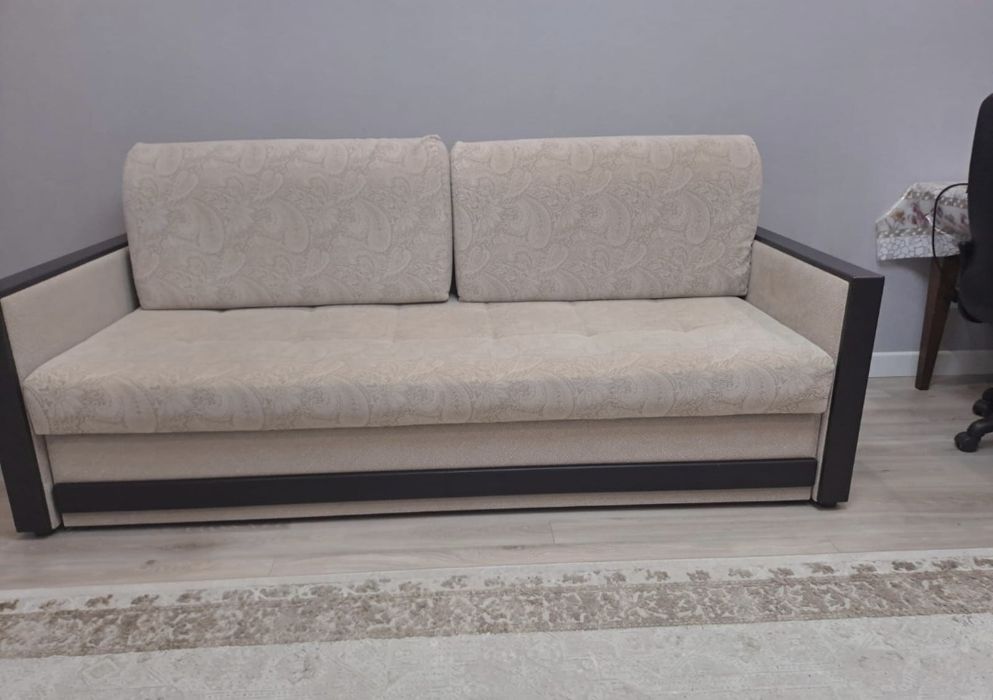 Срочна продаётся  Диван российский